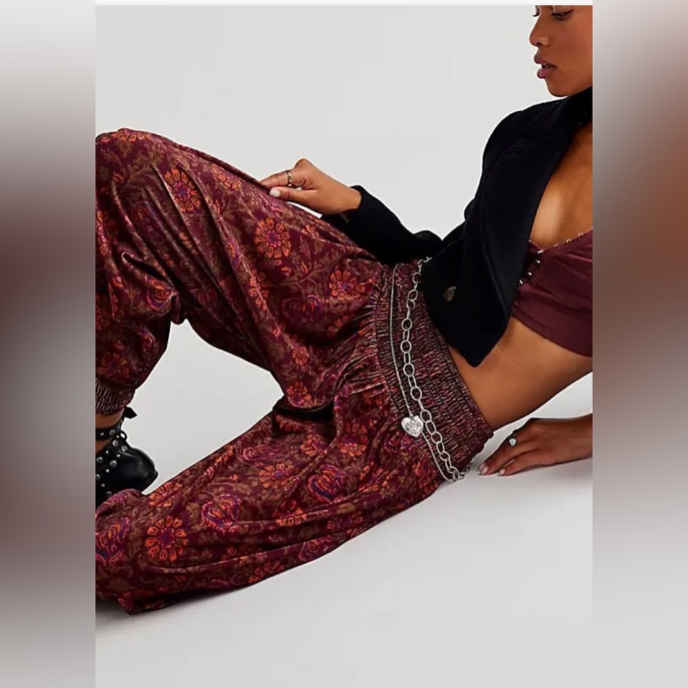 FREE PEOPLE - ONE || Marla Harem Floral Plum Velvet Pants. Sz. XS